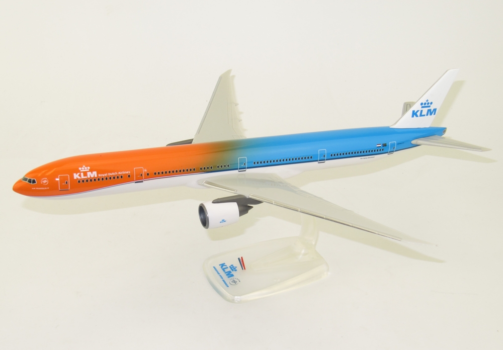 1:200 - Model Boeing 777-300 KLM Orange Pride - Inny